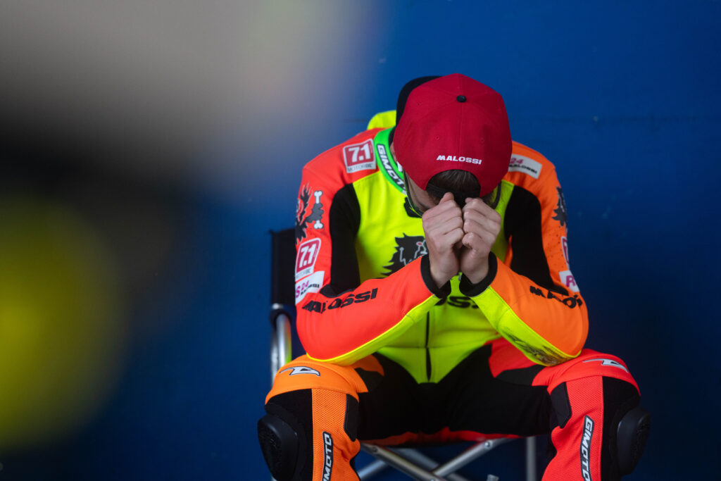 Pilota riflessivo alla tappa dei Trofei Malossi 2025 a Magione